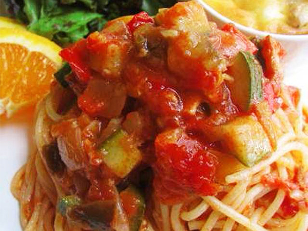 夏野菜の冷製トマトパスタ
