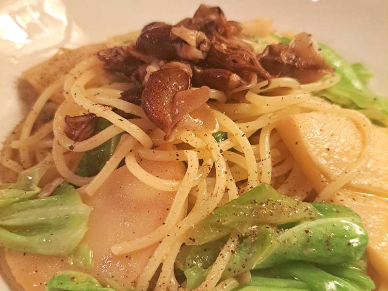ホタルイカと春キャベツ、タケノコのパスタ